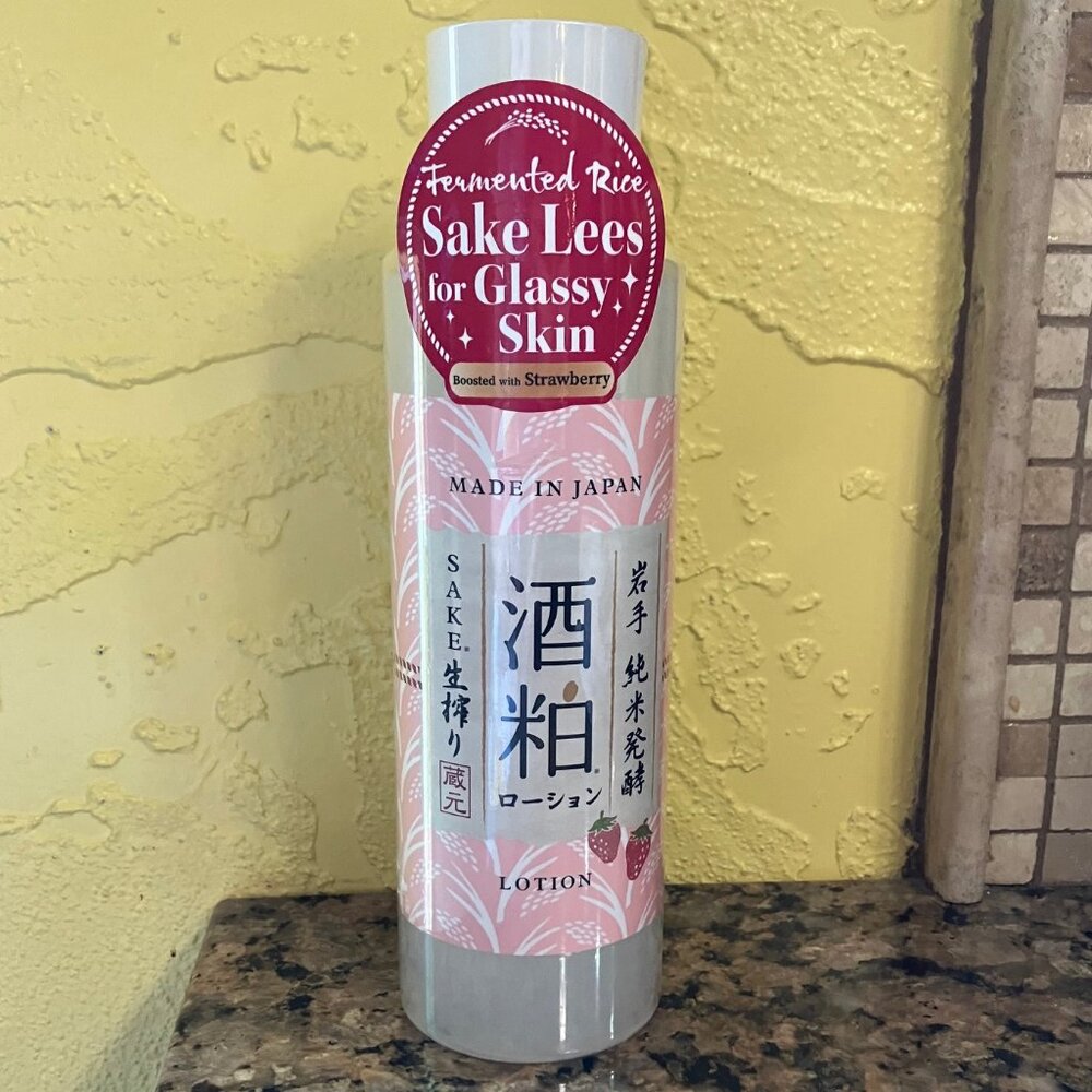 Sake Lees Glassy Skin Lotion Boosted with Strawberry (Fermented rice) - New